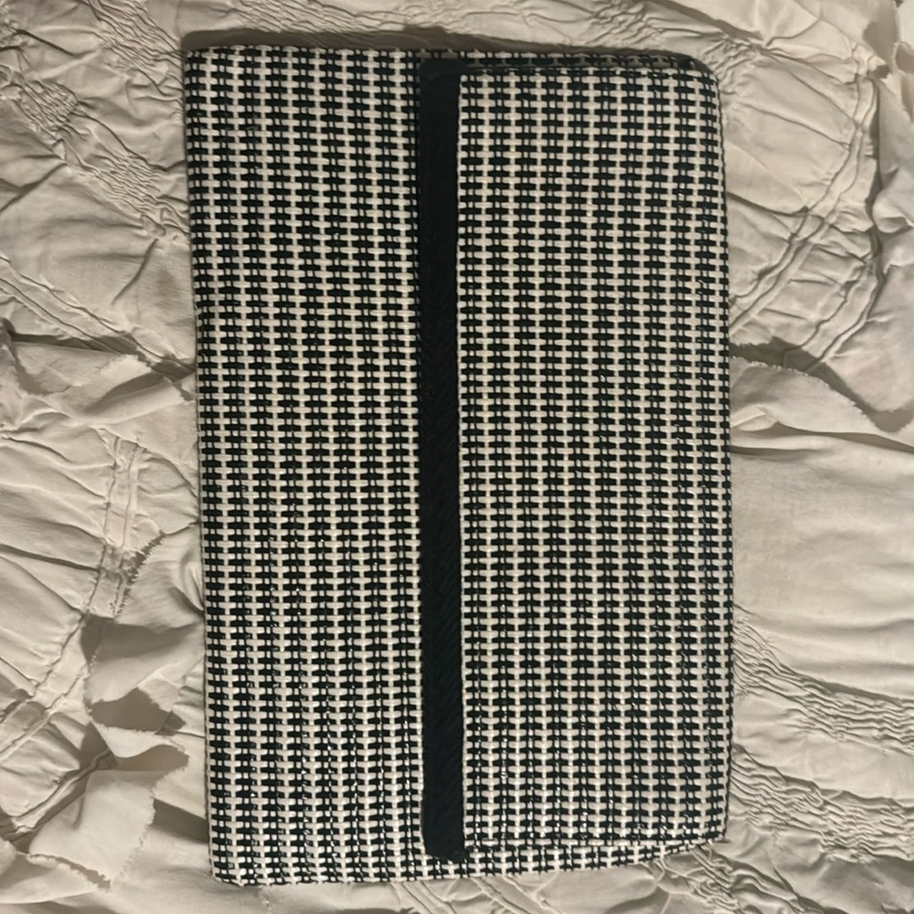 Black and White Stella and Dot clutch